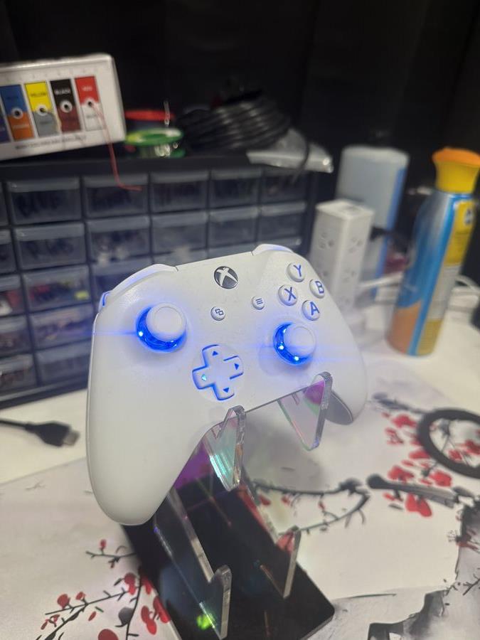 Custom blue LED Xbox controller build